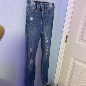 HOLLISTER NEW MEDIUM WASH JEANS